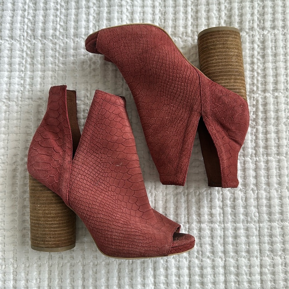 EUC Jeffrey Campbell Booties
